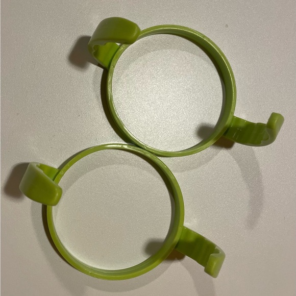 NIB Set of two 8oz Comotomo Bottles plus two gently used grip handles. - Picture 4 of 6